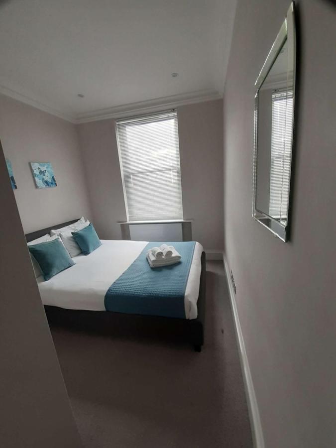 25 Ongar Road By Viridian Apartments London Eksteriør billede